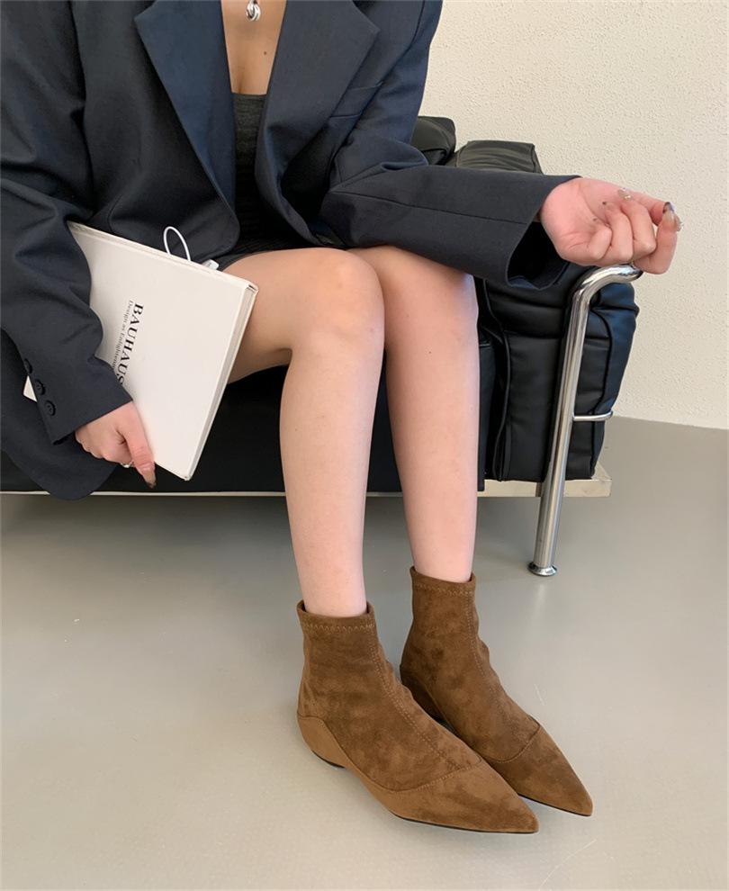 

2025 Korean version of polished single boots pointed fashion boots thick mid-heel short boots women s fashion versatile rear zipper thin boots 39 верблюд