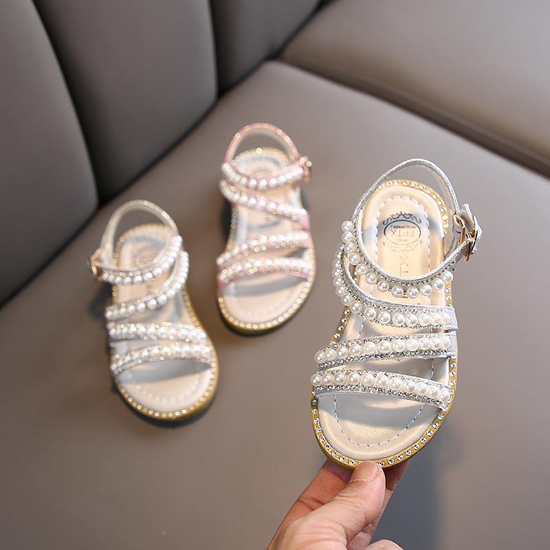 Nuovi sandali principessa aperti in stile coreano con perle per l'estate per bambine, scarpe da spettacolo per bambini piccoli, medi e grandi