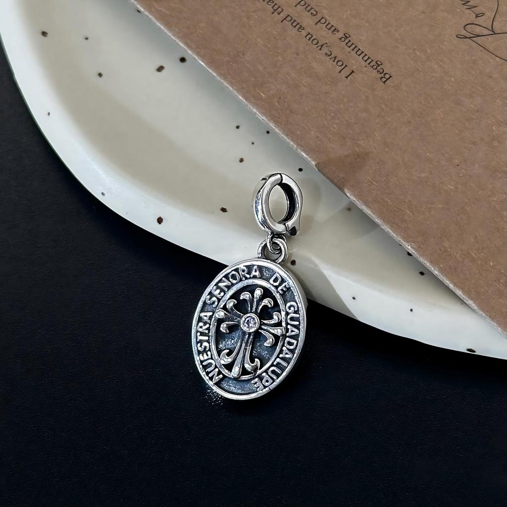 S925 Sterling Silber Unsere Liebe Frau von Guadalupe Ovaler Anhänger - Vintage Religiöses Trendiges Modeaccessoire für Damen