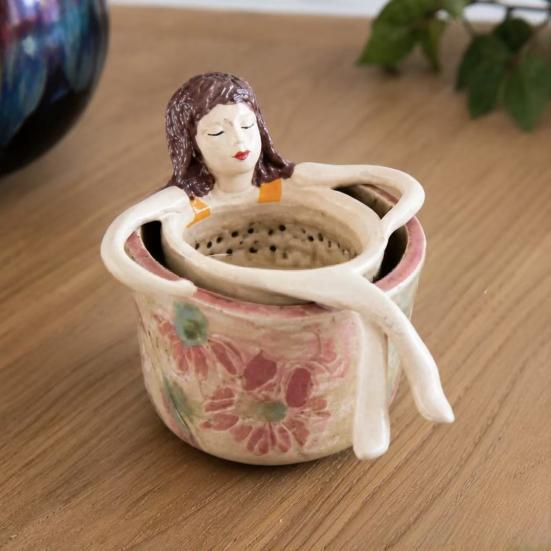 Artistic Tea Infuser for Home Bathing Girl Loose Leaf Tea, Fine Mesh Strainer, Creative Resin Residue Free Strainer Sitting Figure Filter Cups