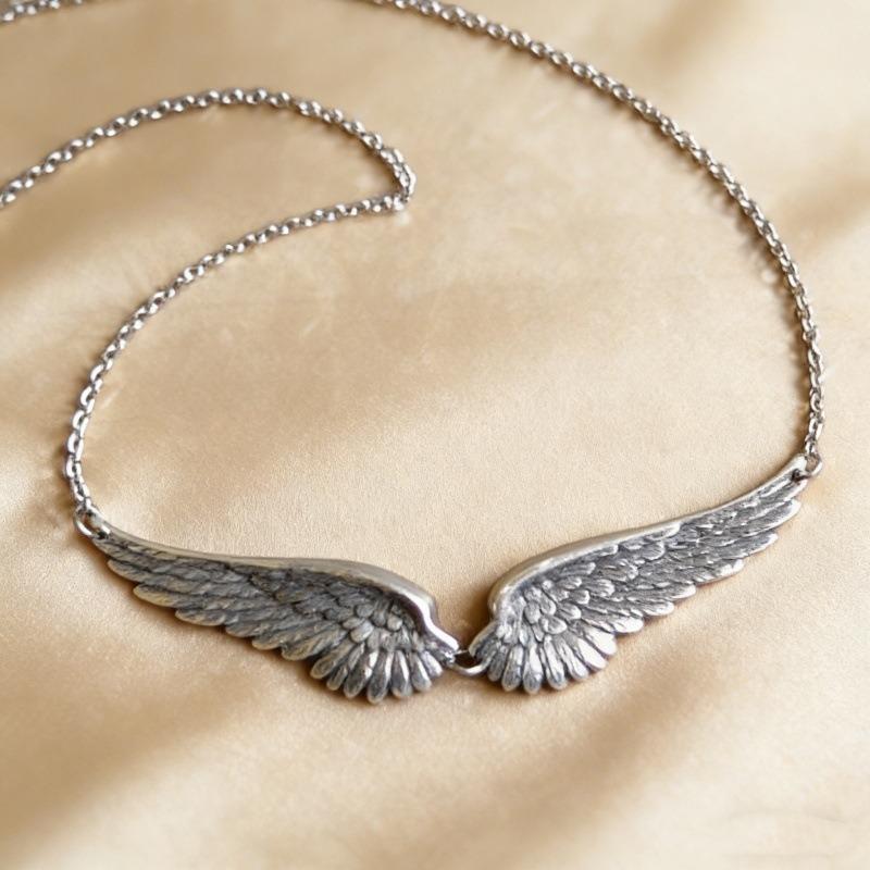 Retro and Unique Angel Wings Necklace - Trendy Accessory