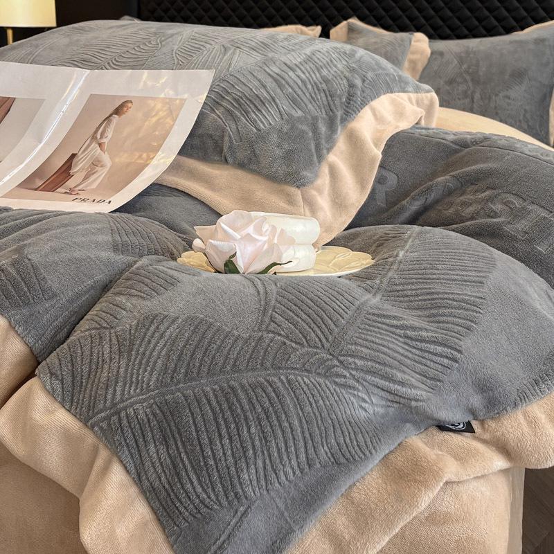 Matte Velvet 4-Piece Set: Non-Static, Solid Color, Wide-Edge Embroidery, Autumn/Winter Plus Velvet Fitted Sheet.