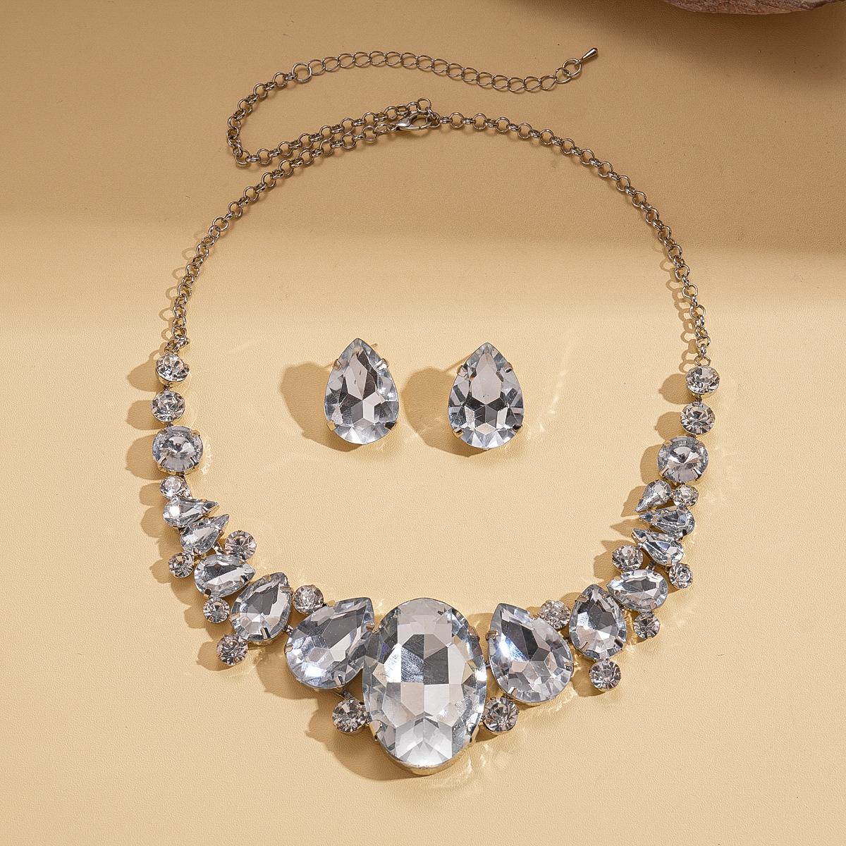 Two-piece set of diamond-encrusted water drop oval earrings collarbone chain temperament exquisite light luxury necklace