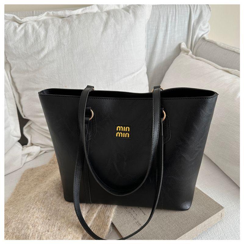 

Large Capacity Western Style Bag Women 2024 New Fashion Texture Shoulder Bag Niche Popular Commuter Retro Tote Bag Black