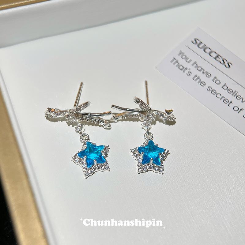 Swaying starry sky~ Bow zircon ear clips without ear piercings, high-end niche unique design earrings Xiaohongshu models