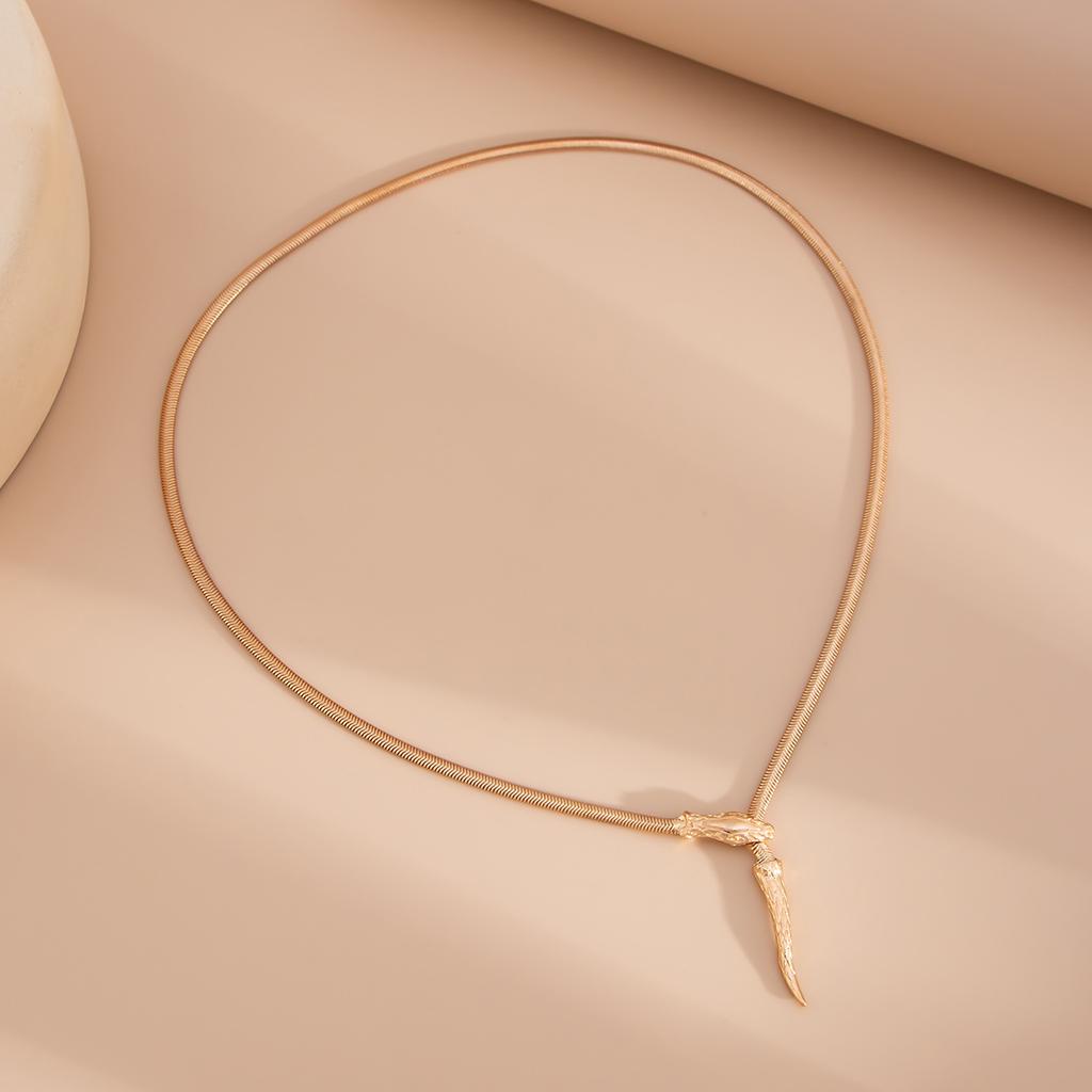 Fashion Sense Flat Snake Braided Alloy Necklace Simple Tassel Snake Head Pendant Collar Bone Chain Premium Sense Commuter Party Womens Necklace