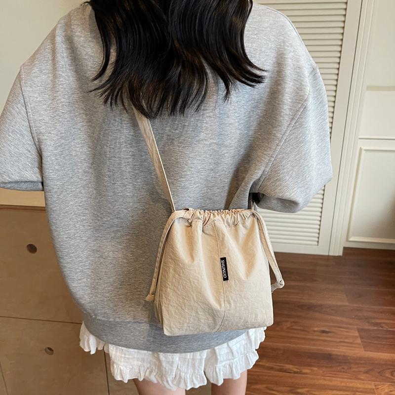 Large Capacity Drawstring Shoulder Bag Women's Lightweight Tote Bag Commuter Crossbody Bag