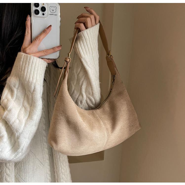 2023 Frosted Retro Women's Shoulder Bag - Large Capacity, Autumn/Winter Versatile Tote for Commuting.