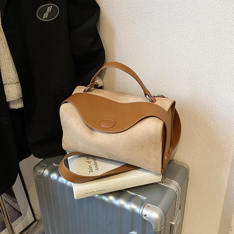 

Матовая сумка женская большой вместимости новая осенне-зимняя универсальная сумка-мессенджер нишевый дизайн портативная сумка-подушка хаки