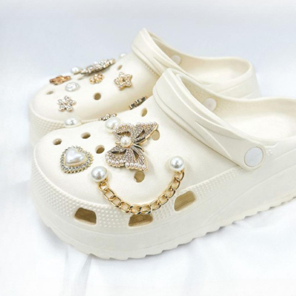Set di 14Pz Charms Moda per Scarpe per Sandali Zoccoli Spille Accessori Farfalla Diamante Catena Perle Decorazioni Personalizzate per Scarpe da Ginnastica