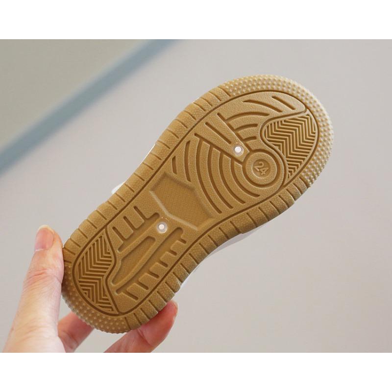 Lightweight Non Slip Soft Sole Casual Kids Sports Sneakers For Boys And Girls