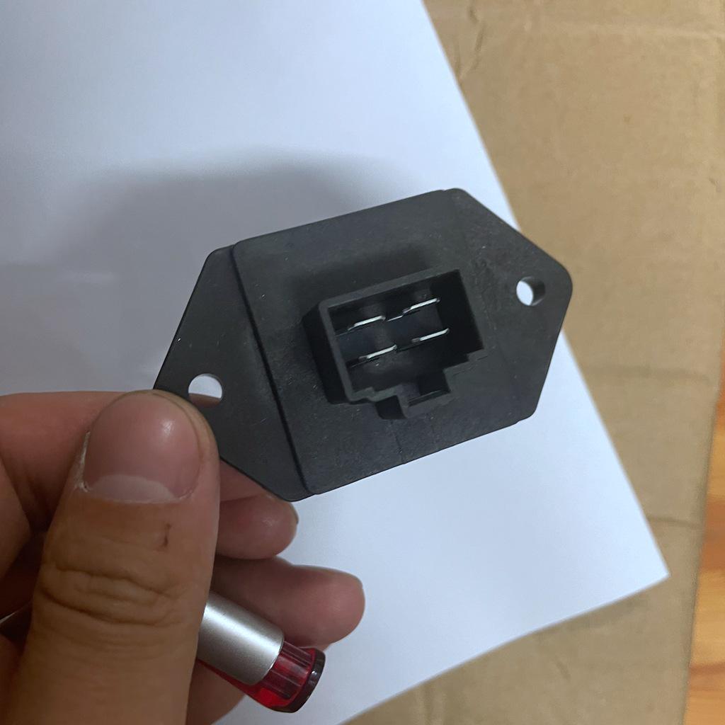 Sinotruk Steyr D7B M5G Heater Fan Resistor for Air Conditioner