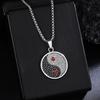 Collana con Ciondolo Yin Yang in Diamante Retrò Europeo e Americano - Catena per Maglione Tai Chi Personalizzata, Accessorio alla Moda in Acciaio Inossidabile