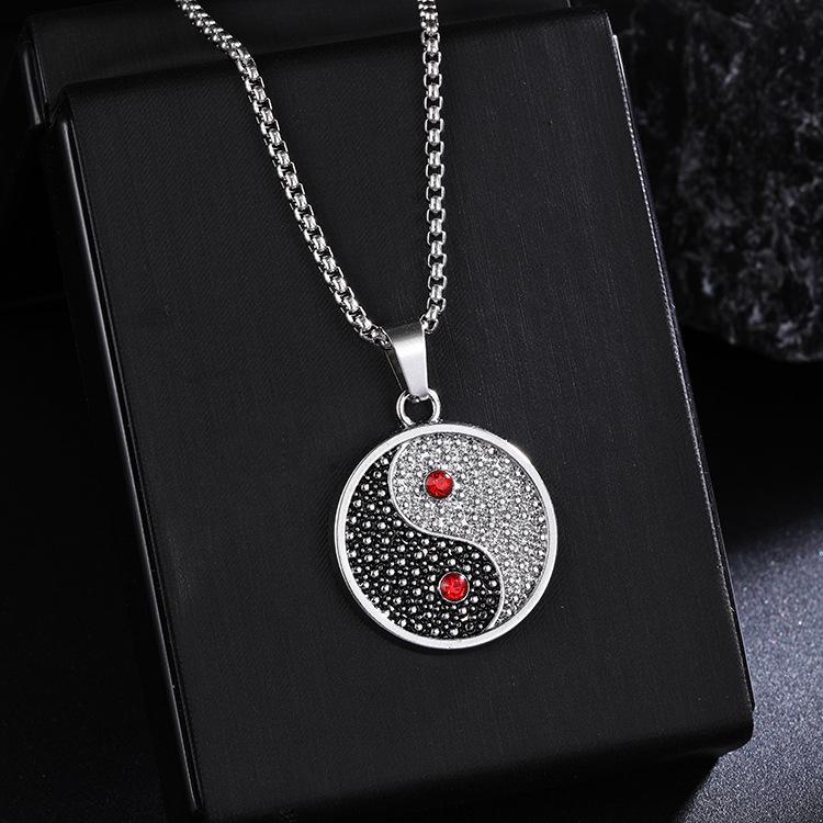 Collana con Ciondolo Yin Yang in Diamante Retrò Europeo e Americano - Catena per Maglione Tai Chi Personalizzata, Accessorio alla Moda in Acciaio Inossidabile