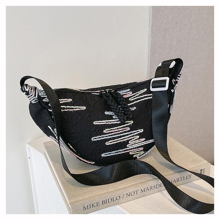 New Foreign Style Commuting Texture Nylon Cloth Dumpling Bag Simple Temperament Fashionable Shoulder Messenger Bag