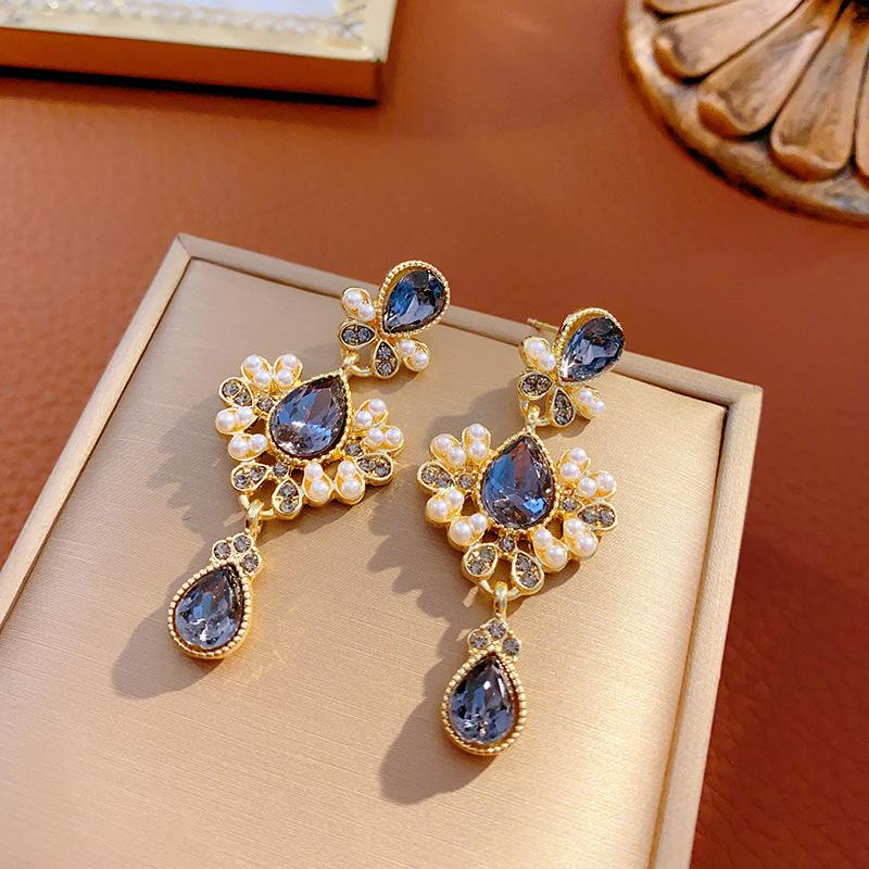 Meier French court retro elegant earrings - sparkling diamond accents, high-end elegance, exquisite dangle earrings