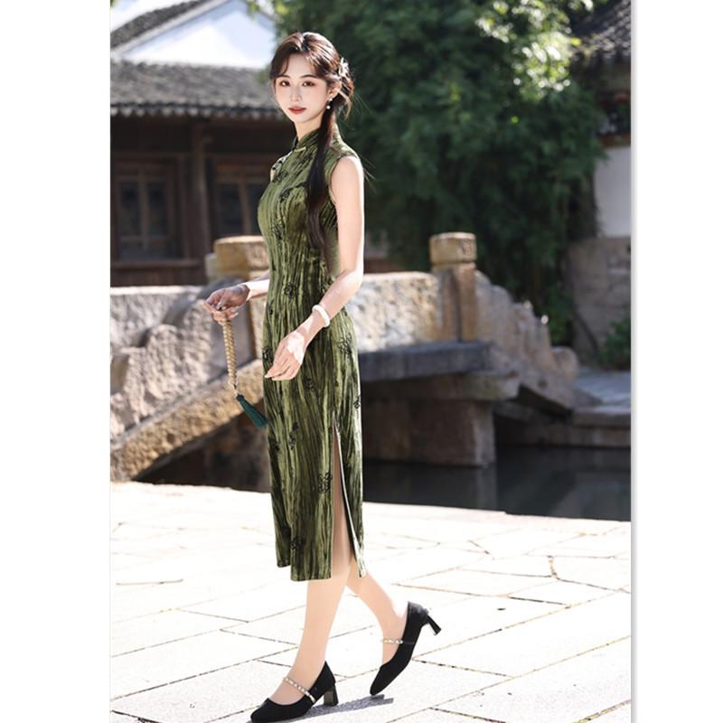 Ice Silk Velvet Long Sleeveless Hong Kong Style Cheongsam Spring and Summer New Retro New National Style Chinese Daily Slim Cheongsam