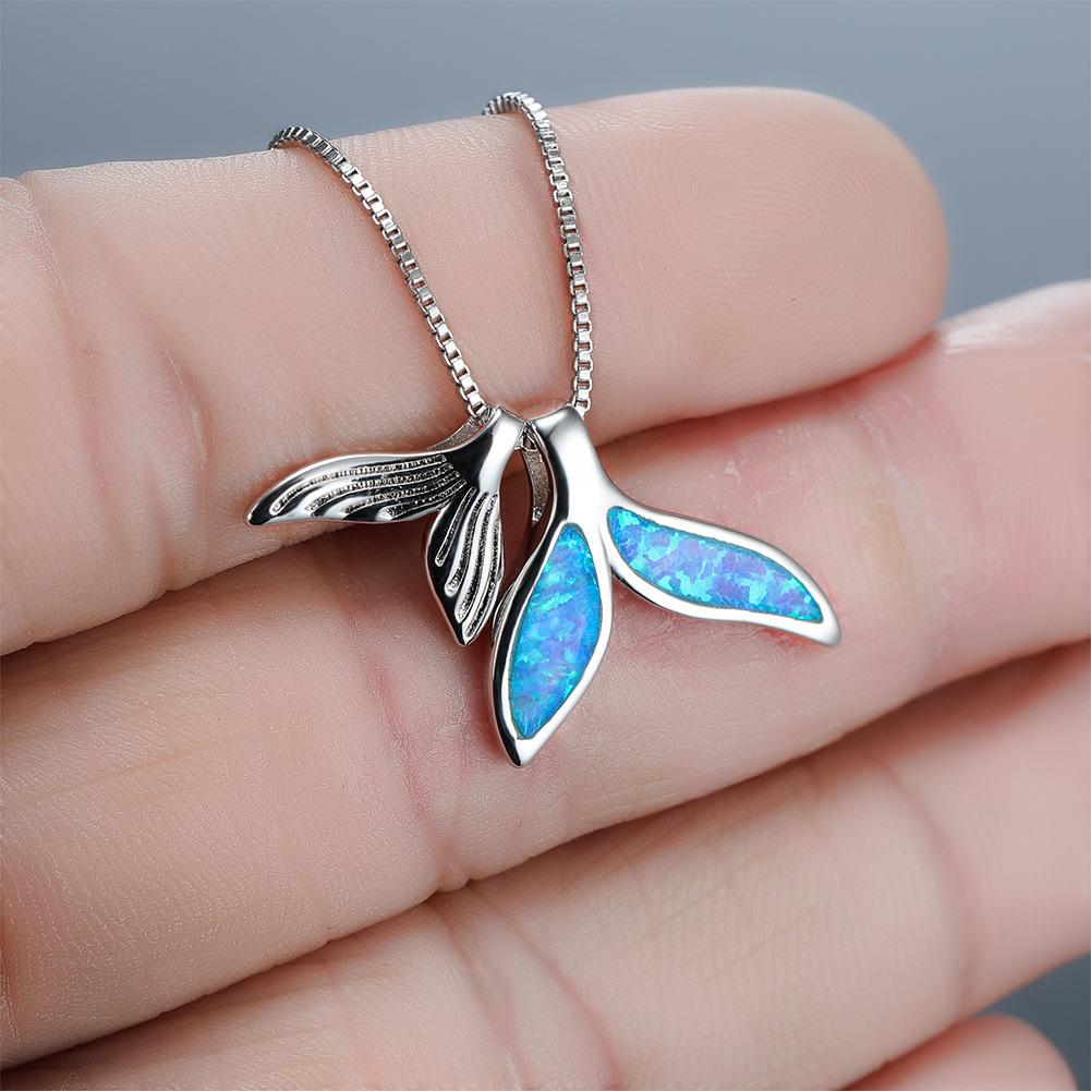 Creative Fashionable and Trendy Pisces Tail Blue Necklace for Women Featuring A Cool and Minimalist Collarbone Chain