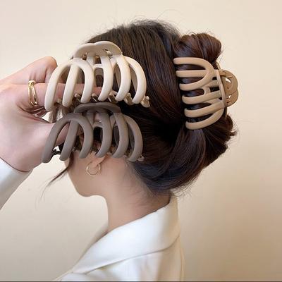 New Fahsion Hair Claw Clip for Women Simple Hollow Plastic Hair Clips Elegant Korean Crab Hairpins Women Hair Accessories