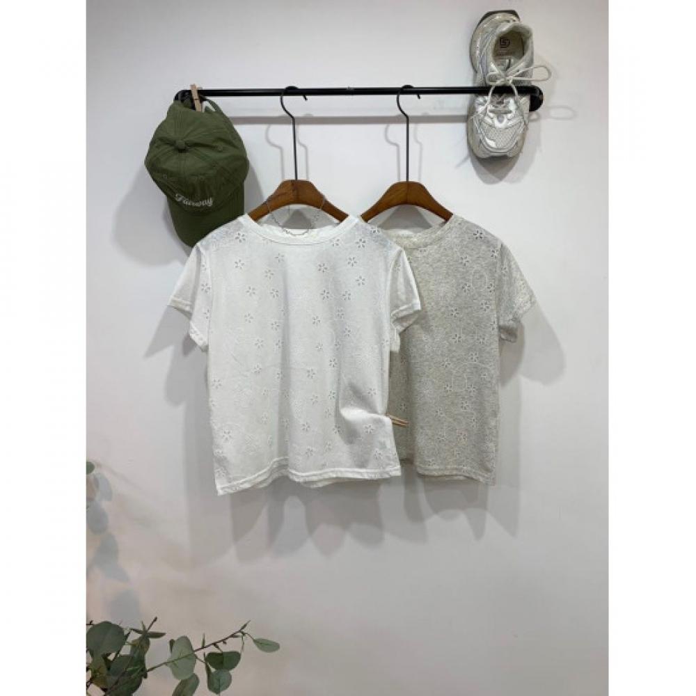 C S In The Room maSo Flower Embroidery punChIng ShorT Sleeve T ShirT 2Color C