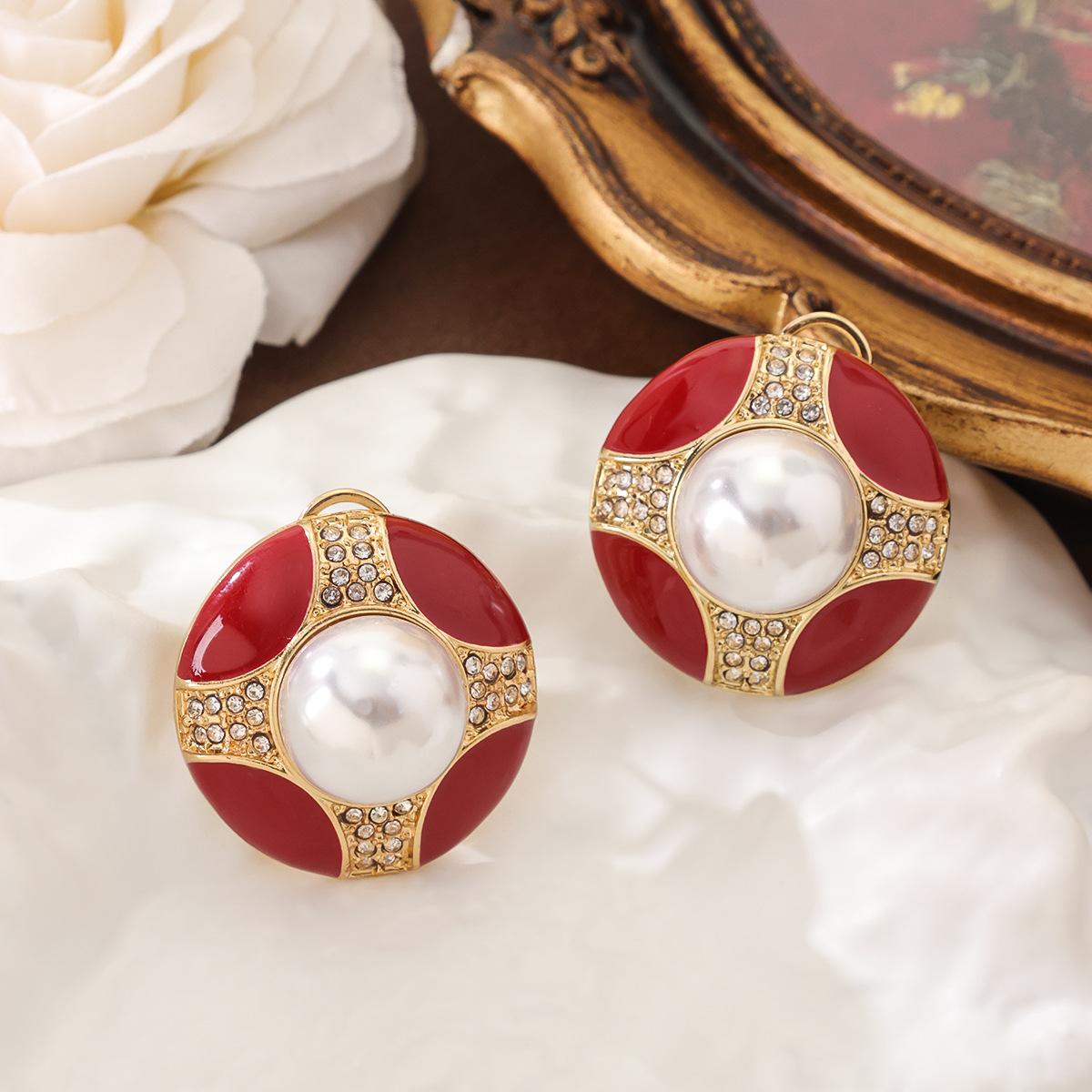 Temperament Retro Personality Imitation Pearl Earrings Women In 2025 New Niche Design Light Luxury Versatile
