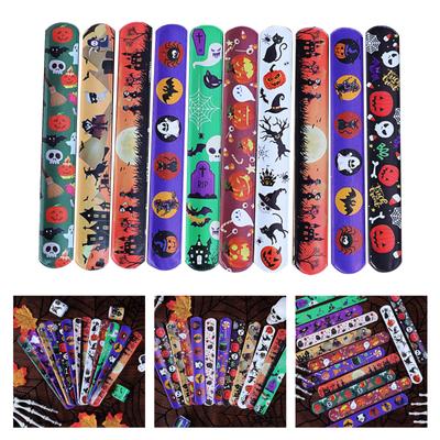 Lot de 100 bracelets à claquer pour Halloween, accessoires de style varié, pour fêtes d'enfants, décorations et divertissements