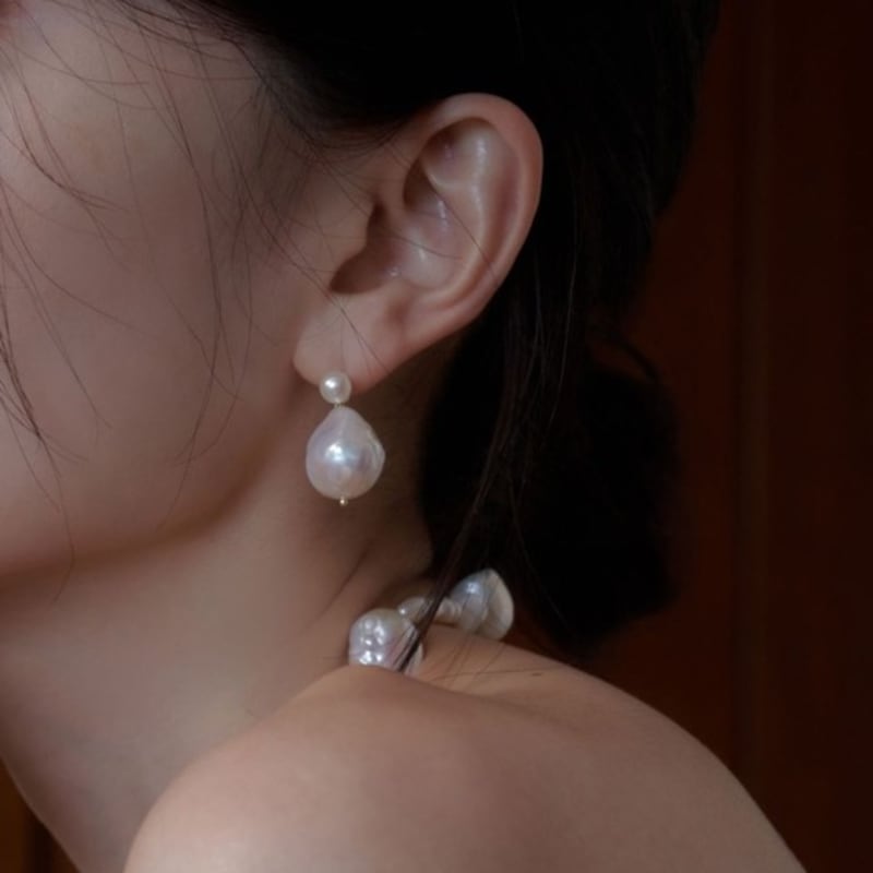 Aube de moi Bell Baroque Pearl Earring