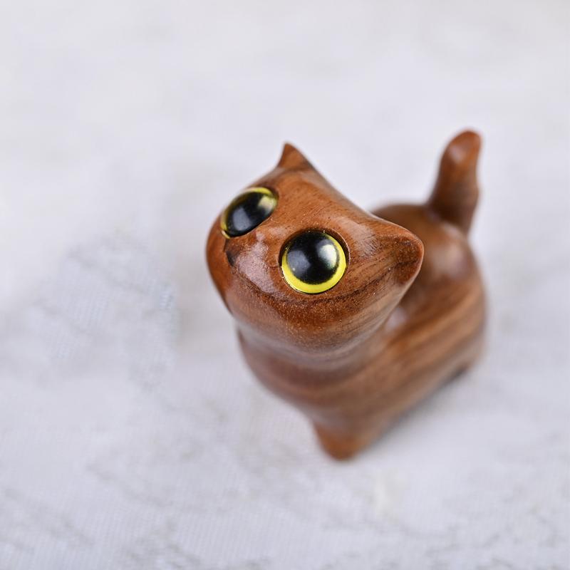 Милая маленькая деревянная фигурка счастливого кота 1,4  Резная фигурка кота из зеленого сандалового дерева Настольные аксессуары Для домашнего декора Детали Подарки