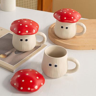 Kapaklı Yaratıcı Kırmızı Mantar Seramik Kahve Fincanı Çizgi Film Sevimli Mantar Kupa Kahvaltı Süt Fincanı Doğum Günü Hediyesi Dekorasyon Kupa Ev