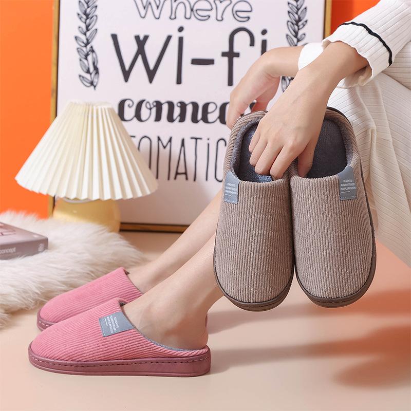 Pantoufles classiques en coton avec étiquette en tissu, Semelle soufflée à l'air, Pantoufles en coton antidérapantes pour la maison pour hommes et femmes, Chaussures post-partum, Pantoufles en fourrure