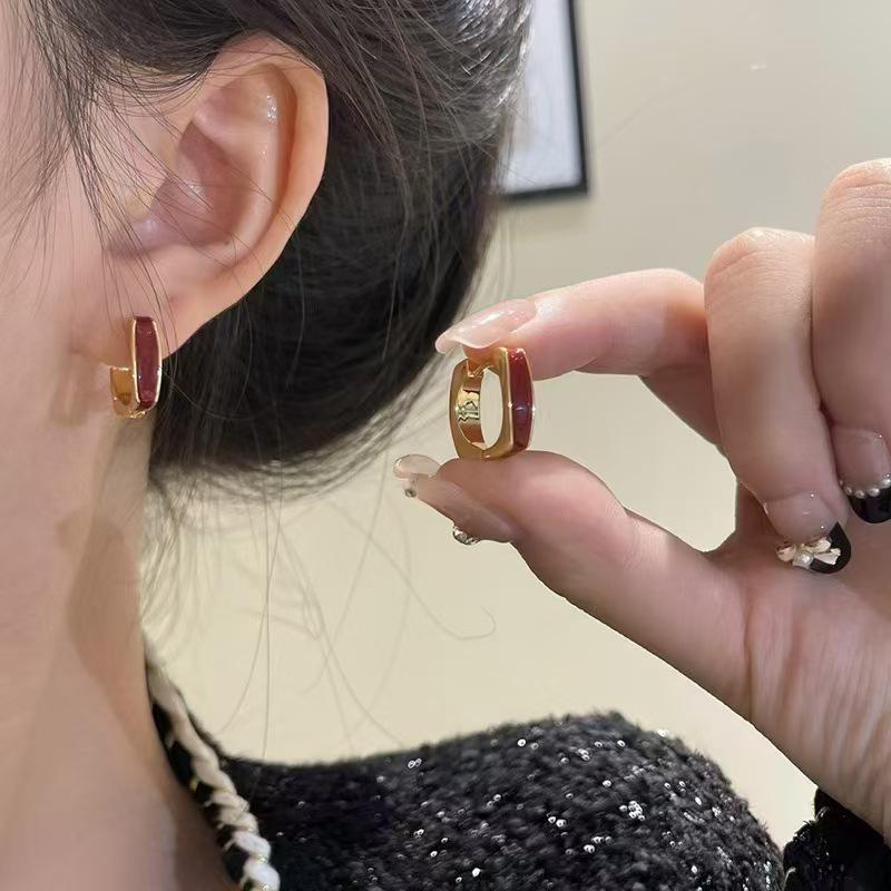 Gold Temperament Earrings: Elegant, Simple Design with Titanium Alloy Backs