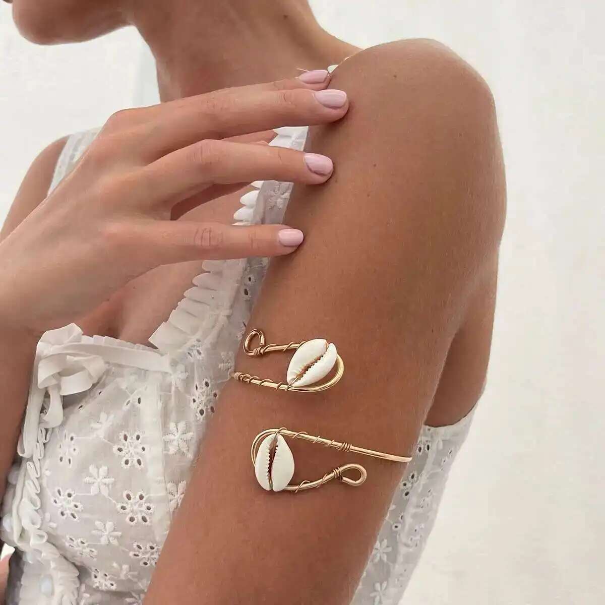 Salircon Baroque Imitation Pearl Flower Arm Cuff Bangles Women New Summer Beach Charm Cuff Bangles Party Jewelry Accessories