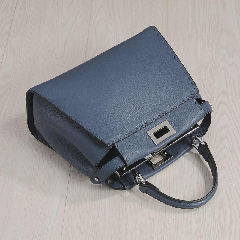 Jaro/léto 2024 Ručně šitá kabelka s motivem koťátka z pravé kůže: Moderní crossbody s liči vzorem