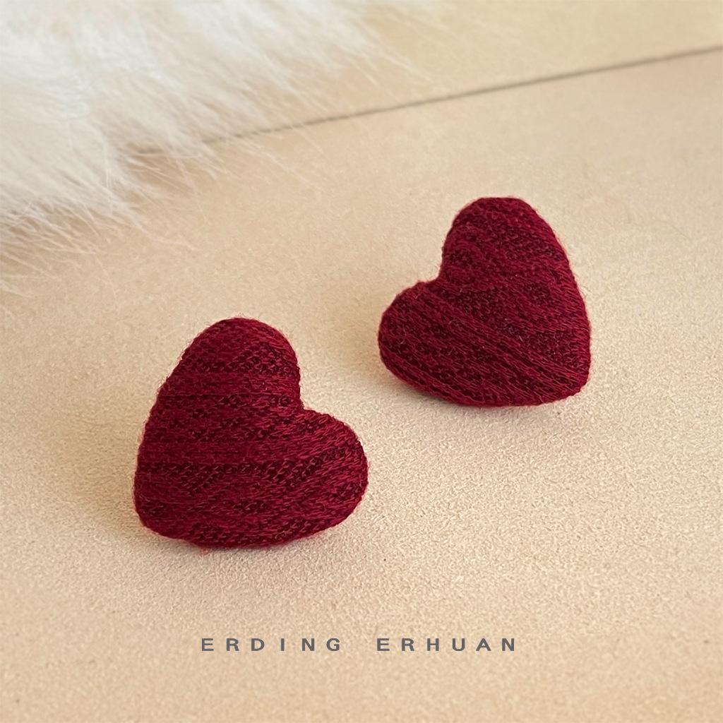 Литературные шерстяные бордовые серьги-гвоздики в гонконгском стиле в форме сердца, новые осенне-зимние серьги