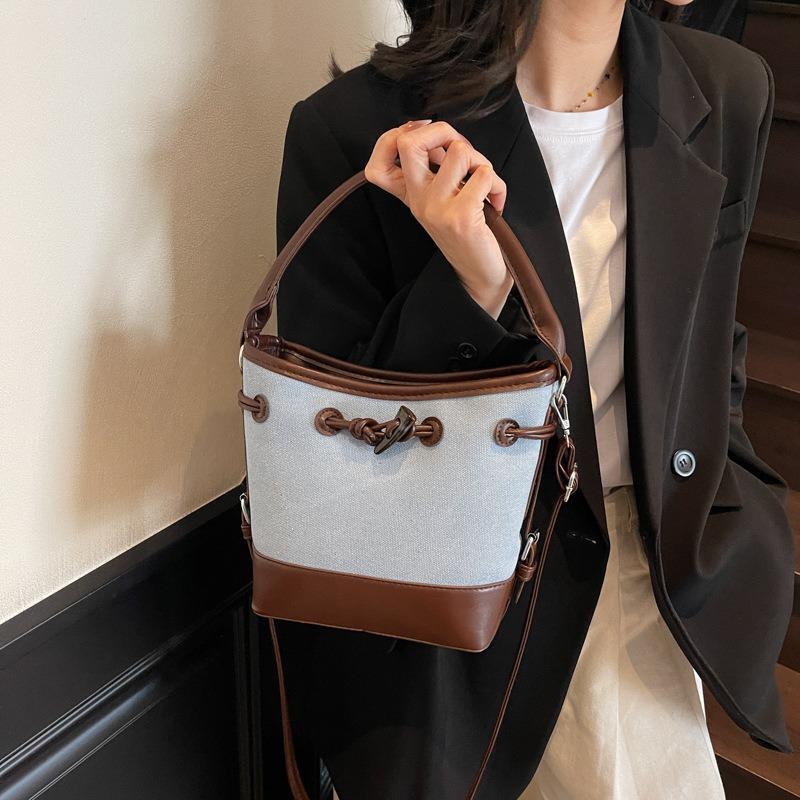 Niche design canvas splicing contrasting color bucket bag women's new portable commuter bag shoulder messenger bag