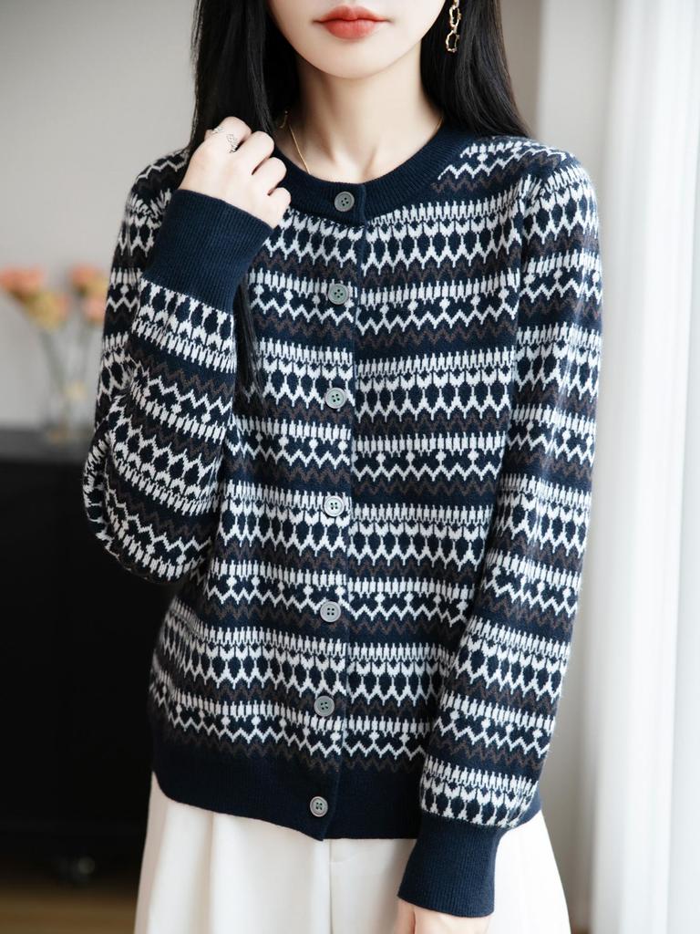Women's Retro Knit Cardigan: Soft, Skin-Friendly, Loose Fit, Slimming, Perfect for Commuting and Casual Wear