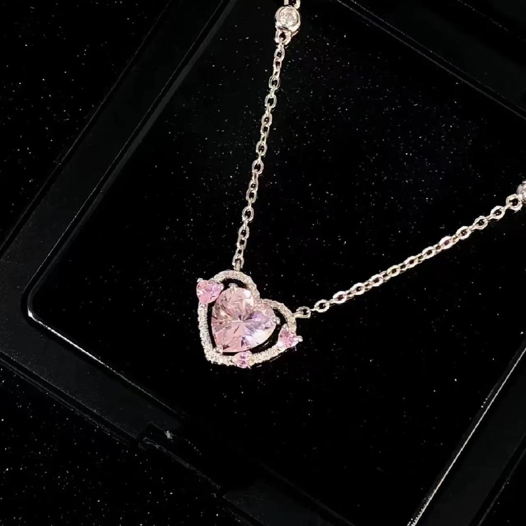 Korean Pink Crystal Heart Pendant Necklace for Woman Minimalist Jewelry Girl's Neck Chain 2025 New Light Luxury Party Gifts