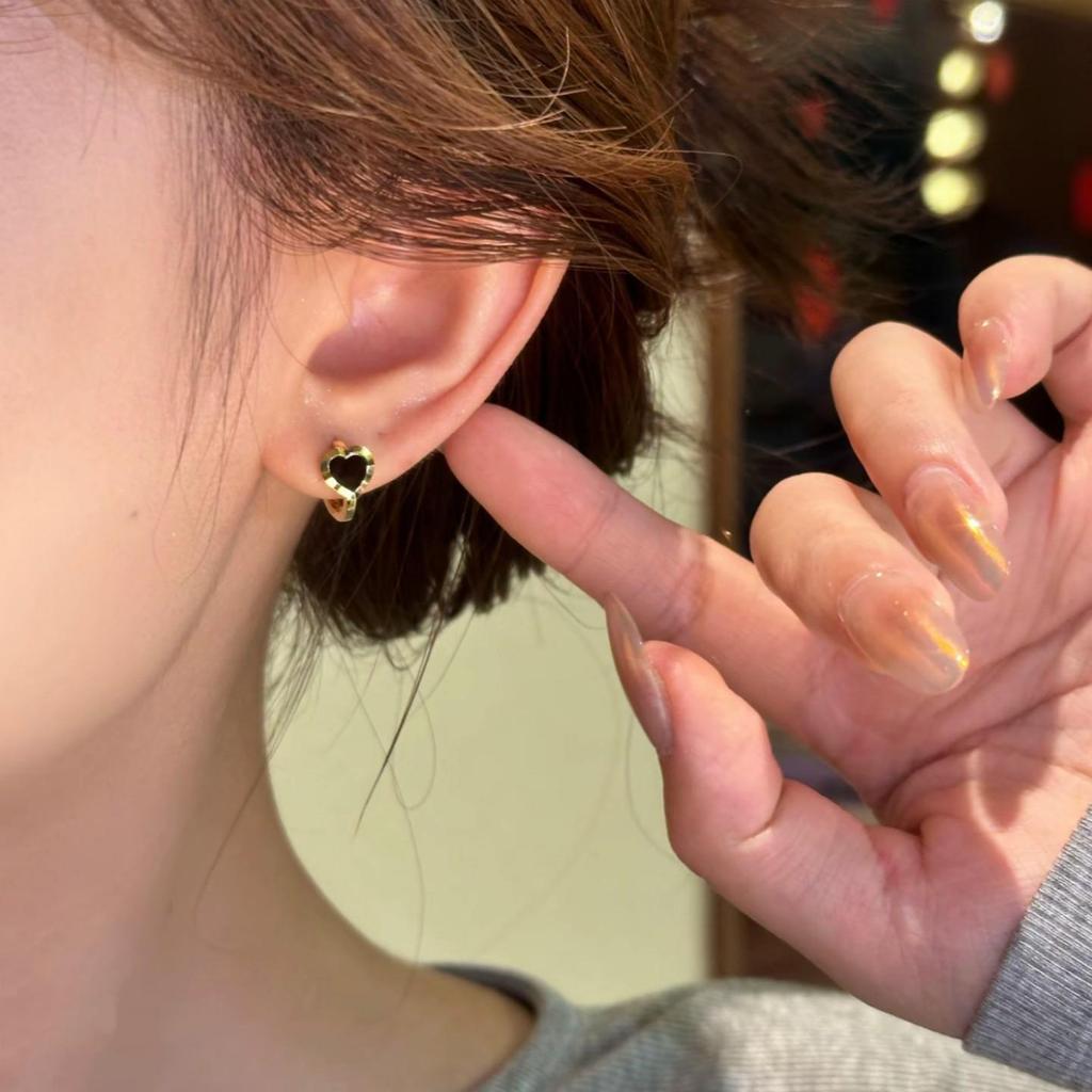 Elegant Small Black Heart Earrings for Women – Versatile, High-End Design