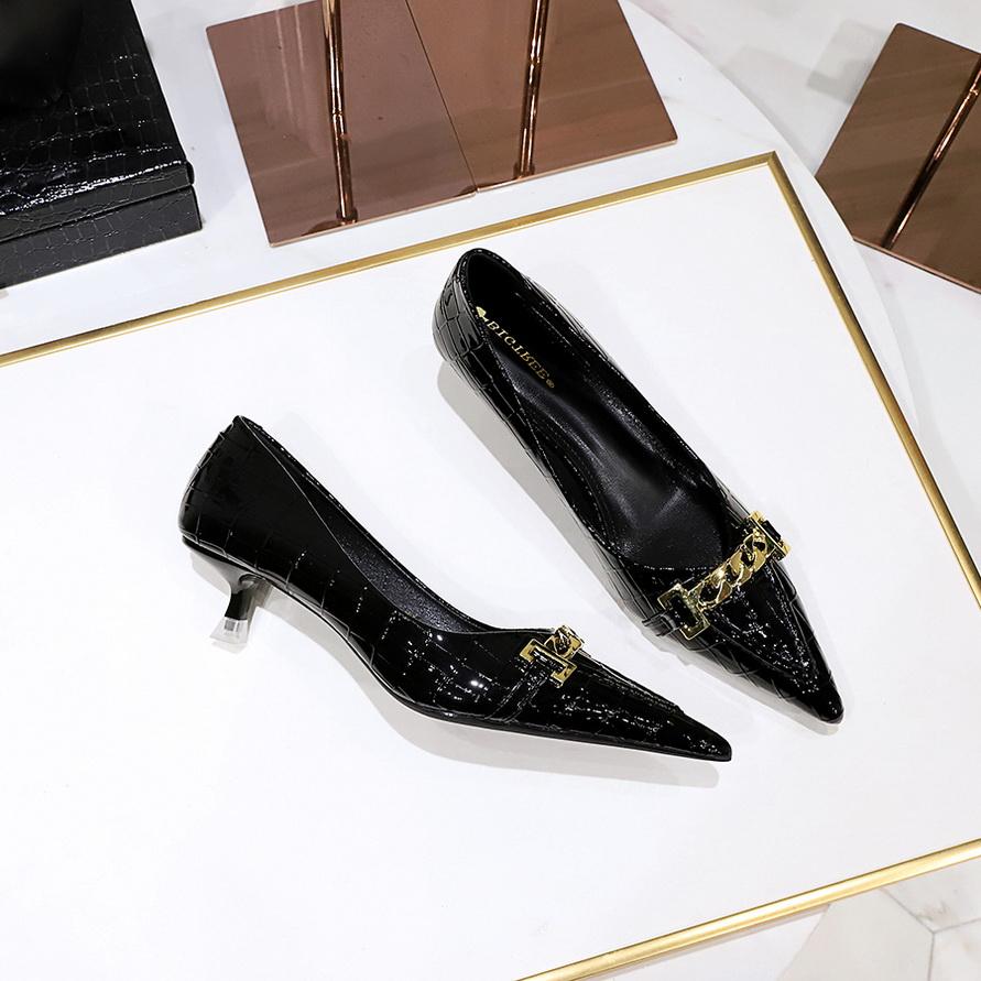 Women's Glossy Patent Leather Shallow Mouthed Pointed Metal Chain Decorative Middle Heel Shoes