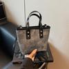 Elegant Light Luxury Crossbody Bag – Trendy Single-Shoulder Bucket Handbag for Women.