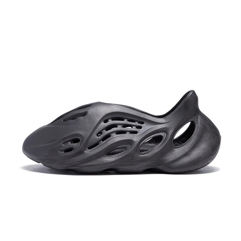 Men s Coconut Hole Shoes: Non-Slip, Lightweight Summer 2025 Closed-Toe Sandals in Korean Style 39