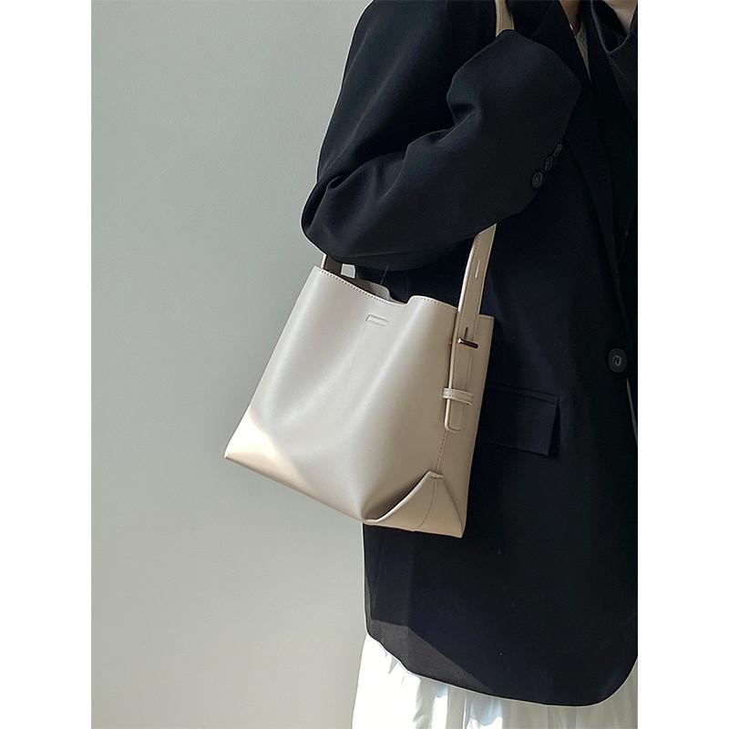 Ielgy Simple Commuter Large-Capacity Tote Bag Portable Shoulder Large Bag