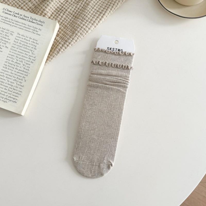 

Women s Mid-Calf Cotton Socks: Autumn/Winter Sweat-Absorbing, Breathable Ruffle Edge Slouch Socks for Small Leather Shoes