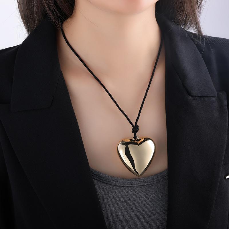 The same black rope big love pendant necklace plated with real gold exaggerated personality peach heart sweater chain spring and summer
