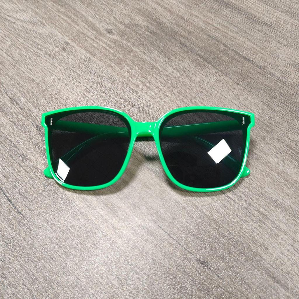 G-Family Gradient Blush Multi-Color Sunglasses with Vertical Rice Nail Design