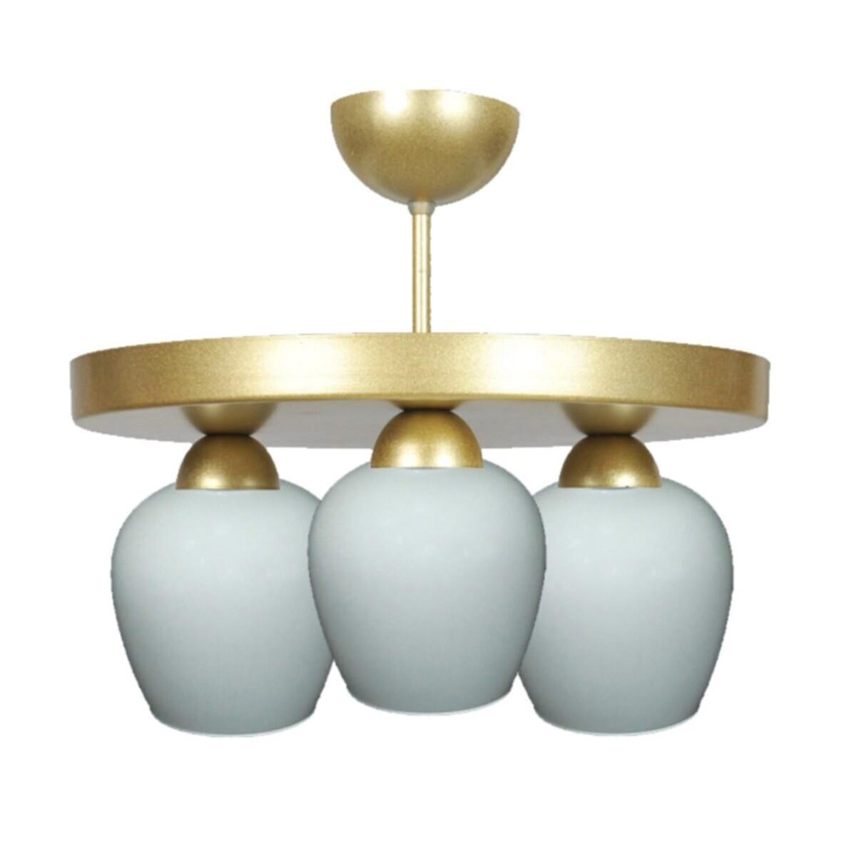 

Современная трехместная люстра из стекла в золотом корпусе