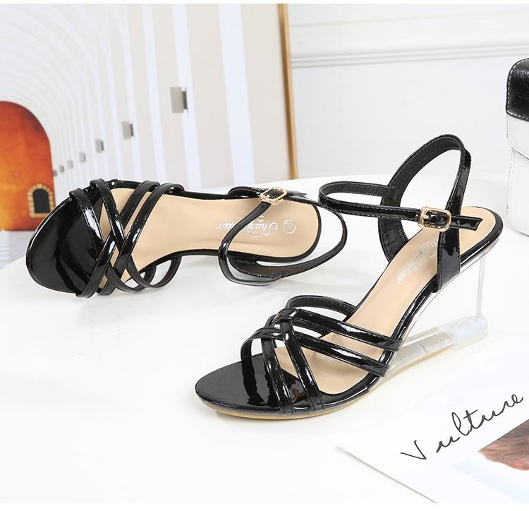 2020 летняя новая летняя женская обувь с пряжкой One Word — фото 15