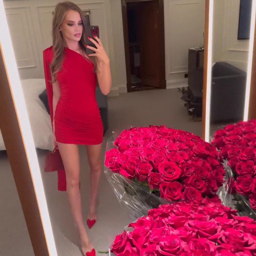 

Летнее платье 2025 года для европейских и американских женщин, однотонное, на одно плечо, сексуальное облегающее платье M красный