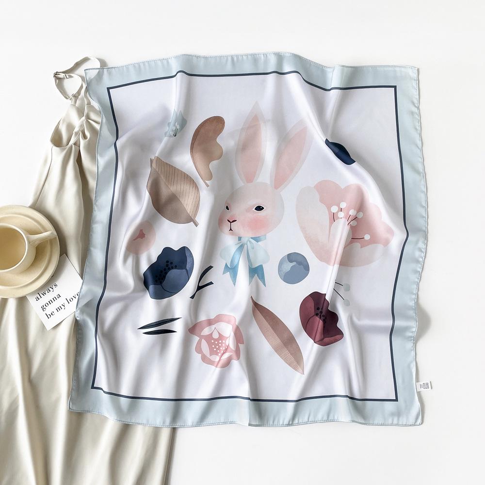 

Роскошный шелковый шарф: Новая мультяшная цифровая печать квадратная шаль для женщин