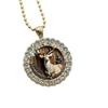 Collier Vintage Cerf des Bois Gravé avec Cadre Orné Doré, Parfait pour les Anniversaires, Noël et les Amoureux de la Nature